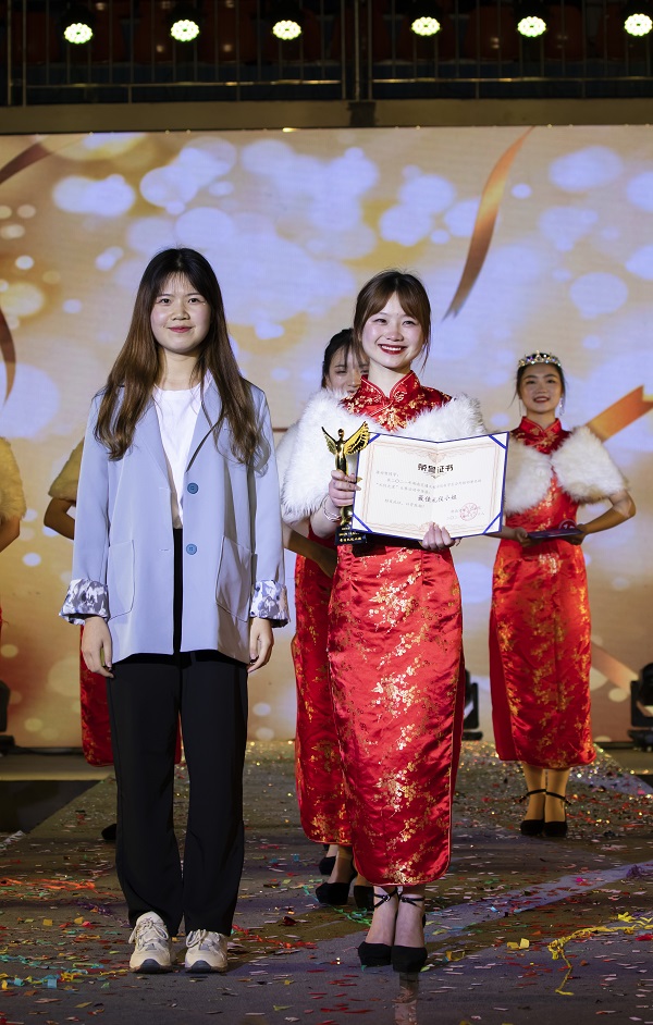 16最佳礼仪小姐.jpg